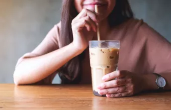 Στα καλά νέα, η κατανάλωση καφέ συνδέεται με την υγιή γήρανση