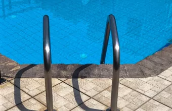 Πισίνα πνιγμός Σαντορίνη