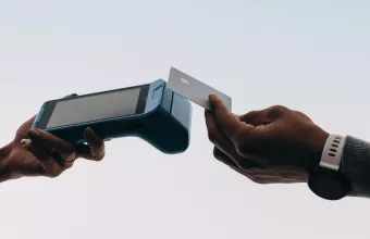 Iris για νομικά πρόσωπα. Πώς πνιγόμαστε σε μια κουταλιά νερό