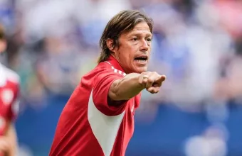 Oι συνήθειες δεν κόβονται: Eτοιμάζει μπάρμπεκιου ο Αλμέιδα