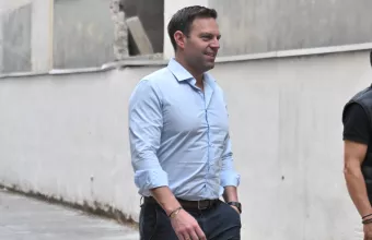 Στέφανος Κασσελάκης περπατά