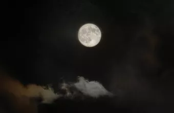 Πανσέληνος του Οκτώβρη: Στιγμιότυπα από το Φεγγάρι της συγκομιδής