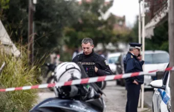 Παλλήνη: Σορός άνδρα σε δρόμο- Είχε τάιραπ γύρω από τον λαιμό