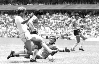 Το γκολ του αιώνα του Μαραντόνα