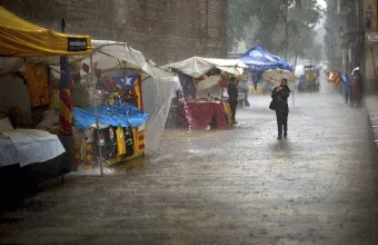 Καταρρακτώδης βροχή στη Βαρκελώνη