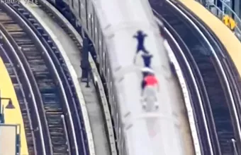 ΗΠΑ: Οι «σέρφερ του μετρό» έγιναν μόδα και μετά επικίνδυνη μάστιγα 