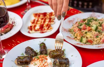 Τα low budget στέκια της Αθήνας: Πού τρώμε νόστιμα με έως 20 ευρώ