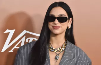 Dua Lipa μανικιούρ