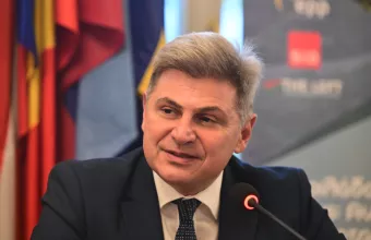 Φαραντούρης