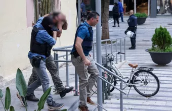 Σύλληψη από αστυνομικούς