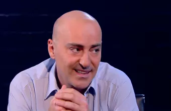 Ο Θανάσης Αλευράς στο "Ποιος είσαι τελικά" με τον Νίκο Μωραΐτη