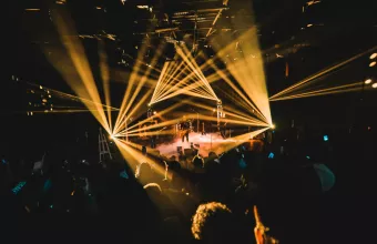 Ρεβεγιόν στα μπουζούκια κόστος