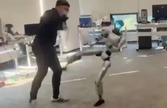 Κλοτσιά ρομπότ