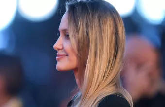 Αντζελίνα Τζολί προφίλ