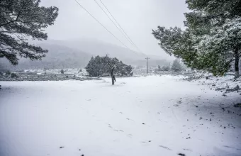 Χιονοσκέπαστο τοπίο Ελλάδας