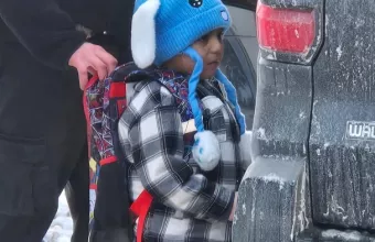 Παιδί σε χειμερινό τοπίο