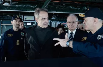 Ο Μητσοτάκης κατά την υποδοχή του Κίμωνα