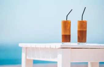 Έρχεται ξανά στη μόδα ο φραπές από τη Gen Z;