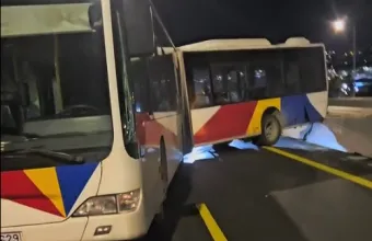 Αστικό λεωφορείο «δίπλωσε» στον Περιφερειακό της Θεσσαλονίκης