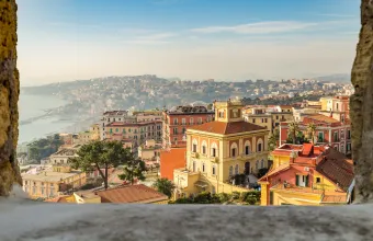 Νάπολη: Ταξίδι στη γαστρονομική καρδιά της Ιταλίας με πίτσα, γλυκά και street food