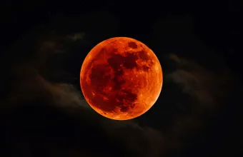 ματωμένο φεγγάρι