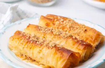 Μπουρεκάκια με γλυκιά μυζήθρα σιροπιαστά