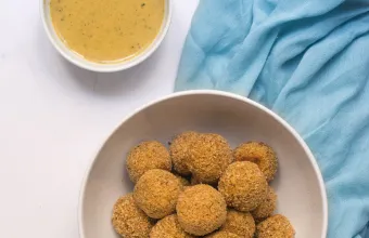 Κεφτεδάκια φακής με σως κάρι