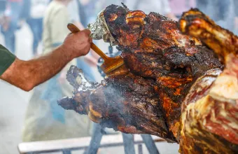Πόσο θα κοστίσει φέτος το αρνί και το κατσίκι για το πασχαλινό τραπέζι