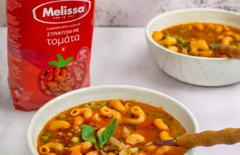 Ανοιξιάτικο μινεστρόνε με στριφτόνι με τομάτα, φακές και λαχανικά