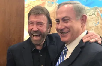 Ο Νετανιάχου αποχαιρετά τον φιλο του Τσακ Νόρις