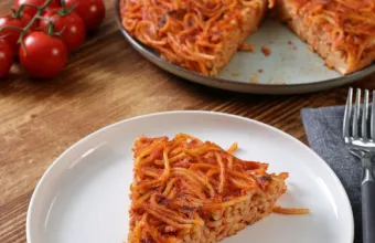 Ομελέτα με ζυμαρικά που περίσσεψαν