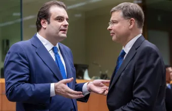 Πιερρακάκης με Ντομπρόβσκις