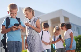 παιδιά κινητά