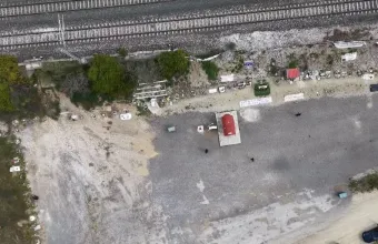 Τέμπη: Ένας βωμός δίπλα στις γραμμές, λίγο πριν τη δίκη