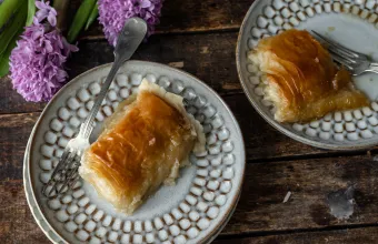 Ατομικά vegan γαλακτομπούρεκα με πλούσια κρέμα