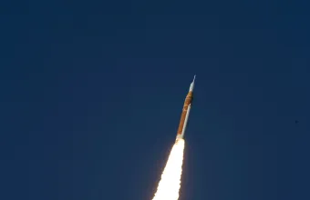 Η Artemis II εγκαταλείπει την τροχιά της Γης και κατευθύνεται στην Σελήνη