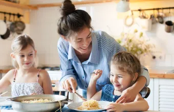 Η ανεπαρκής διατροφή στη βρεφική ηλικία διαμορφώνει τη δια βίου υγεία, λέει νέα μελέτη