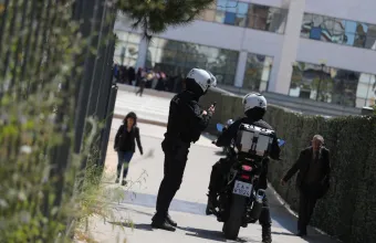 Ενοπλη επίθεση στην Αθήνα: Πώς περιγράφουν γείτονες και φίλοι τον 89χρονο