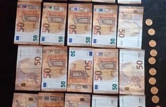 Χρήματα και χρυσές λίρες