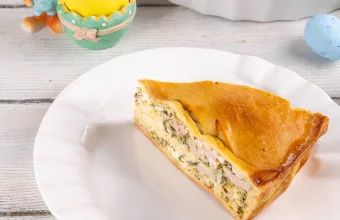 Πασχαλινή κρεατόπιτα με αρνί και τυριά