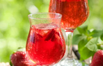 Πώς να φτιάξεις λικέρ φράουλα σε 20 λεπτά!