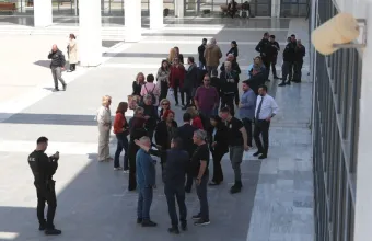 Πανικός στο Πρωτοδικείο της Λουκάρεως: Μαρτυρίες-σοκ για την ένοπλη επίθεση