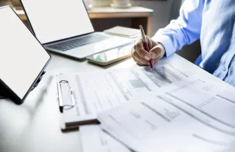 Αναντιστοιχία νόμων και πραγματικότητας