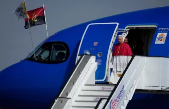 Ο Πάπας πάει Ανγκόλα 