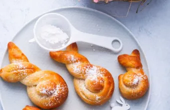 Εύκολα τσουρεκάκια λαγουδάκια