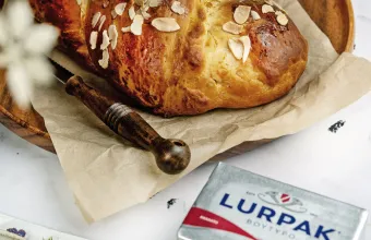 Το πιο εύκολο τσουρέκι χωρίς μίξερ και χωρίς ζύμωμα