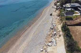 Σκάλα Κεφαλονιάς: Κατεστραμμένο το παραλιακό μέτωπο