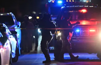 Ένοπλοι αστυνομικοί νύχτα