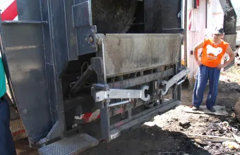 Νεκρός ο οδηγός του απορριματοφόρου που ανετράπη στα Άνω Λιόσια