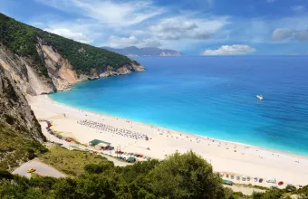 Διακοπές σε 5 ελληνικά νησιά από τη Δευτέρα προσφέρει η βρετανική TUI - Ποια είναι